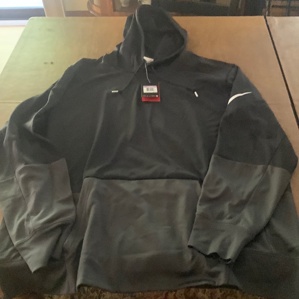 Nike Therma Fit Hoodie Size 3XL NWT Black, Swoosh on left arm, Stars on Back